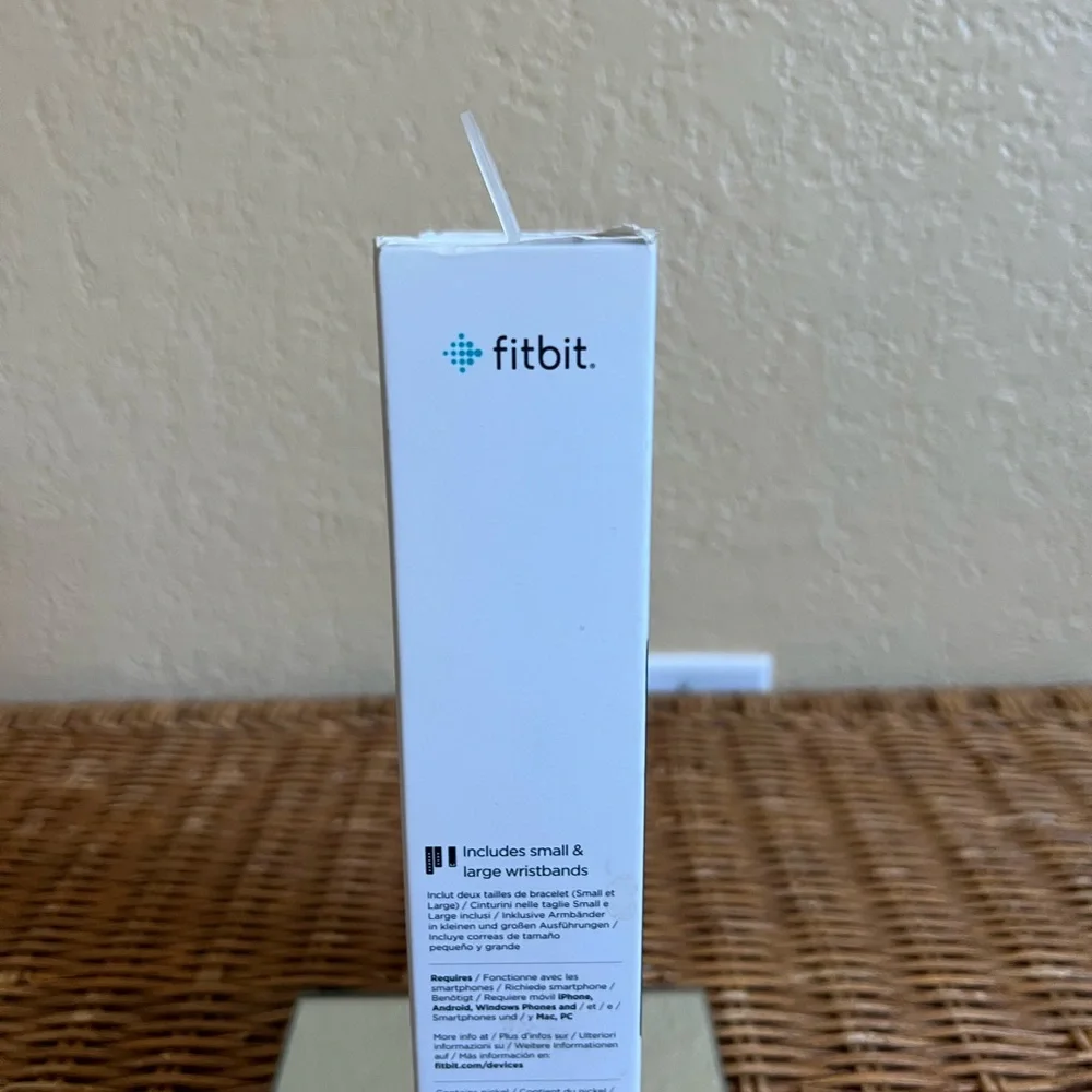 New in box Fitbit charge 3 black - Picture 5 of 9